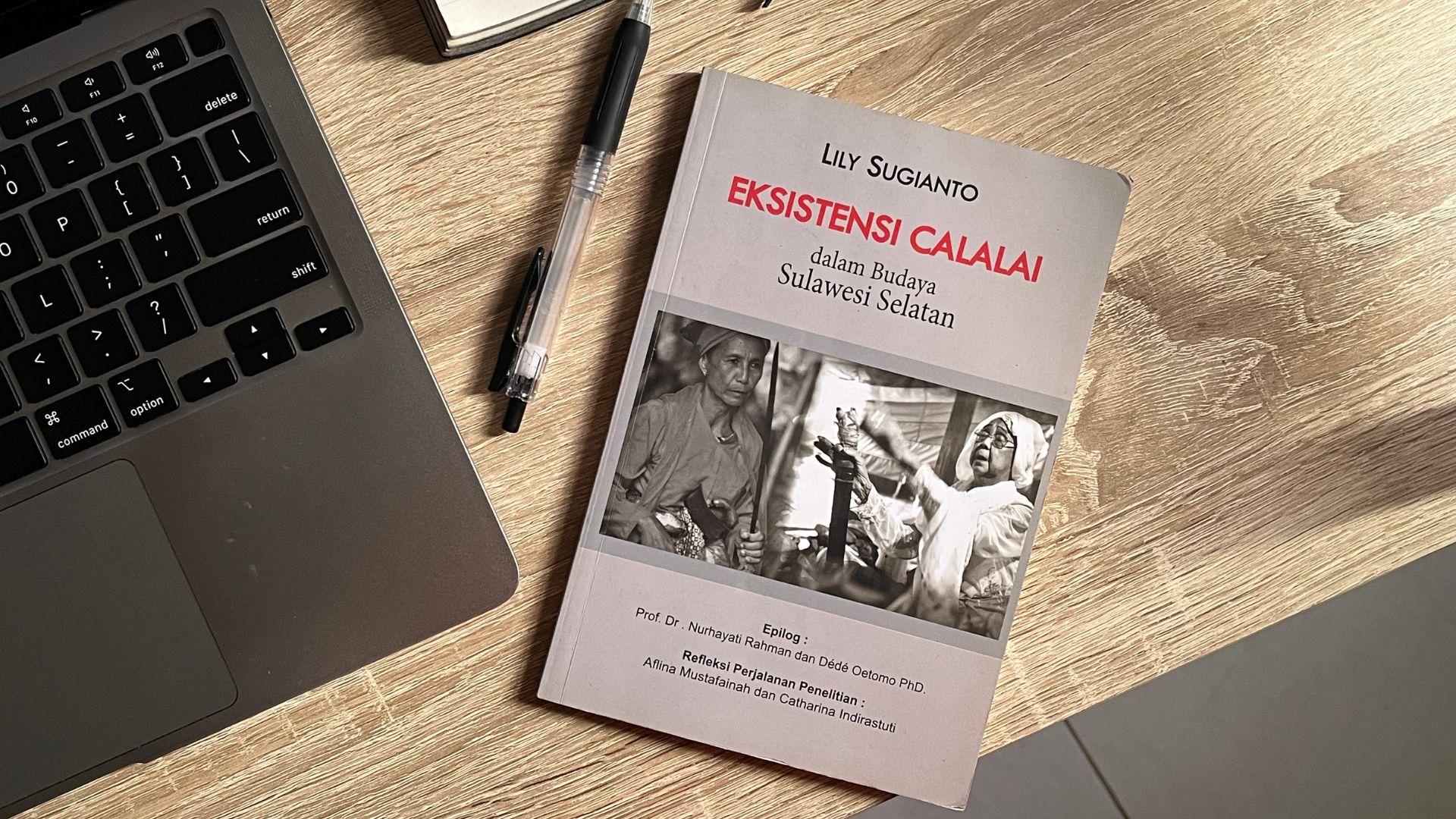 Buku Eksistensi Calalai dalam Budaya Sulawesi Selatan oleh Lily Sugianto. Buku ini merupakan sumber atau naskah akademis untuk film Calalai: In-betweenness oleh Kiki Febriyanti