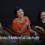 Tiga pembicara diskusi panel Refleksi Bersama: Irwanto dalam Karya. Dari kiri ke kanan: Endang Supriyati, Mimi Mariani Lusli, dan Ni Made Martini Puteri.