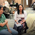 Made Diah Negara (tengah) sedang melakukan role play dengan peserta Workshop bersama EpiC Indonesia, Dinas Kesehatan Provinsi DKI Jakarta, Banten, dan Jawa Barat. Pelatihan Komunikasi untuk Tenaga Kesehatan melalui Pendekatan Motivation Interviewing